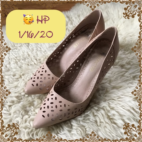 Restricted Nude Cut Out Wood Heeled Pump - Picture 8 of 8